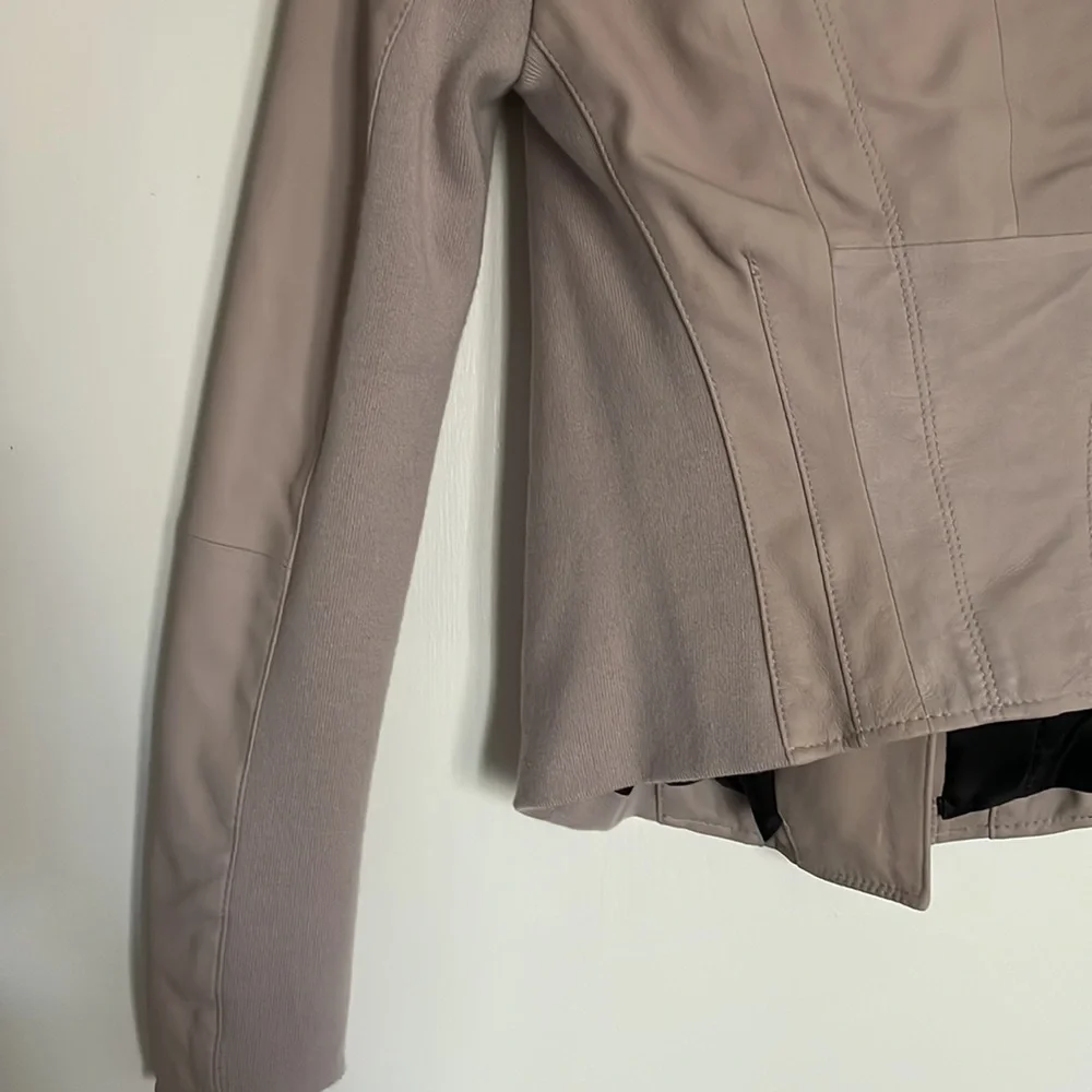 Leather jacket - Picture 10 of 10